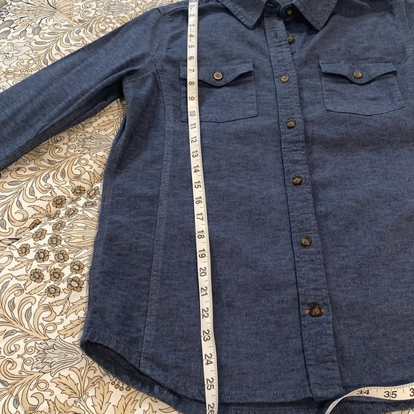 Like new condition, blue flannel top. Ladies small - Picture 8 of 8